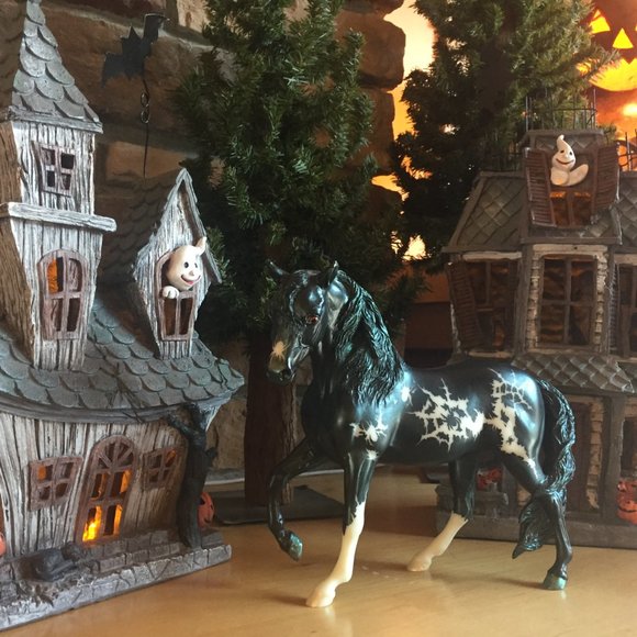 RARE 2003 “Merry Widow” Halloween Horse (MINT) - Picture 4 of 14